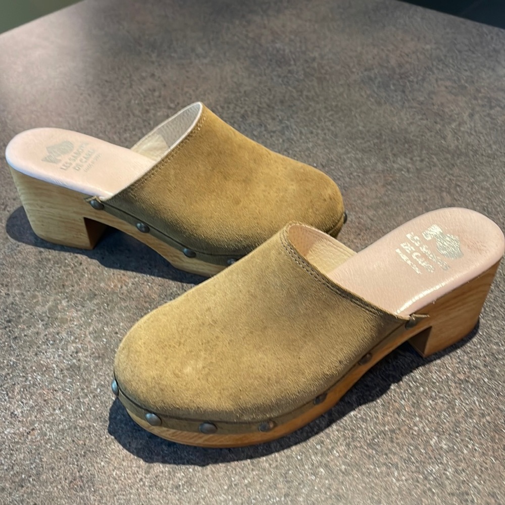 Stylish Tan/Olive Suede Clogs